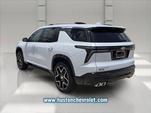 New 2026 Chevrolet Traverse High Country FWD image 3
