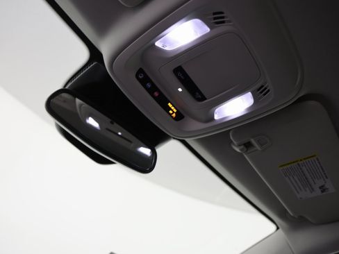 Used 2025 Buick Envision Preferred image 23