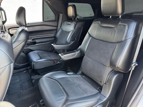 Used 2022 Ford Explorer ST w/ ST Street Pack image 17