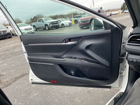 Used 2022 Toyota Camry SE image 17