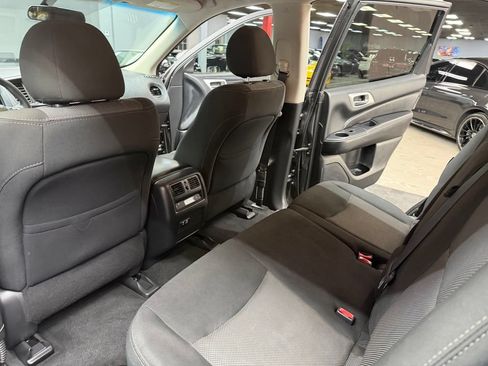 Used 2020 Nissan Pathfinder S AWD/4WD image 39