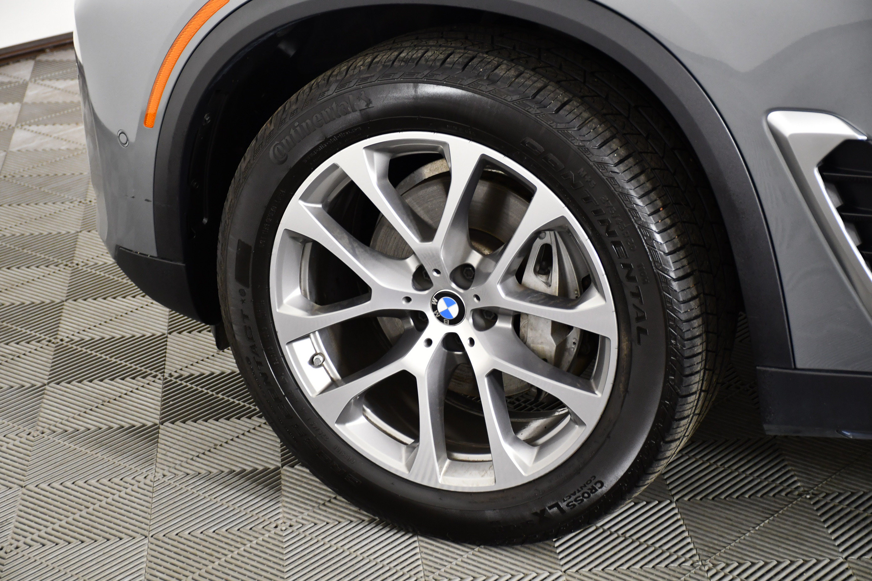 Used 2024 BMW X5 xDrive40i w/ Premium Package AWD/4WD image 53