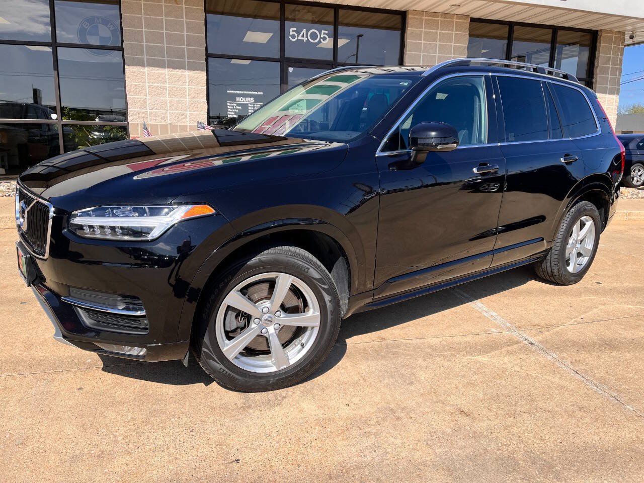 Used 2019 Volvo XC90 T5 Momentum w/ Multimedia Package AWD/4WD image 2