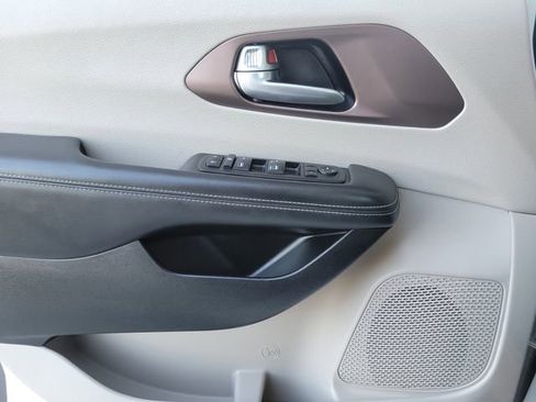 Used 2024 Chrysler Voyager LX image 20