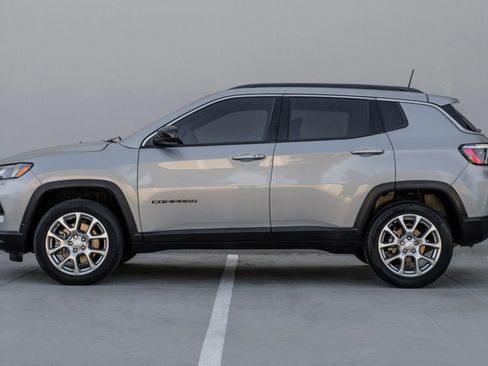 Used 2023 Jeep Compass Latitude w/ Sun and Sound Group image 17