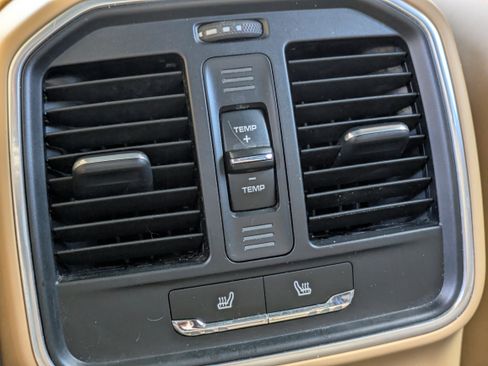 Used 2018 Porsche Macan S image 17