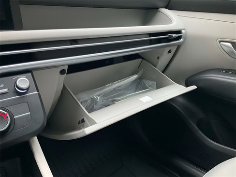 Certified 2025 Hyundai Tucson SE image 26