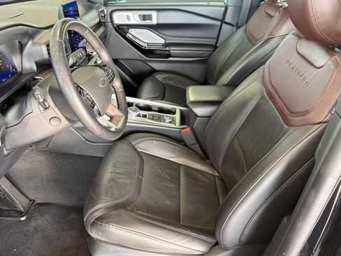Used 2022 Ford Explorer Platinum w/ Equipment Group 601A AWD/4WD image 5