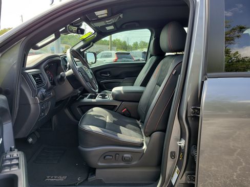 Used 2024 Nissan Titan PRO-4X AWD/4WD image 17