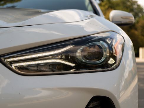 Used 2021 Genesis G70 2.0T image 11