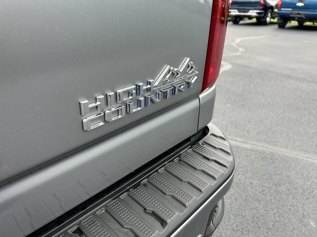 Used 2024 Chevrolet Silverado 2500 High Country w/ Technology Package AWD/4WD image 12