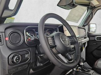 New 2026 Jeep Gladiator Rubicon video 3