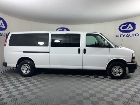 Used 2023 Chevrolet Express 3500 LS RWD image 2