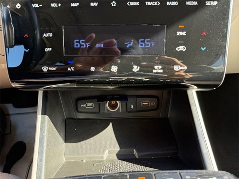 Used 2024 Hyundai Tucson Limited image 26