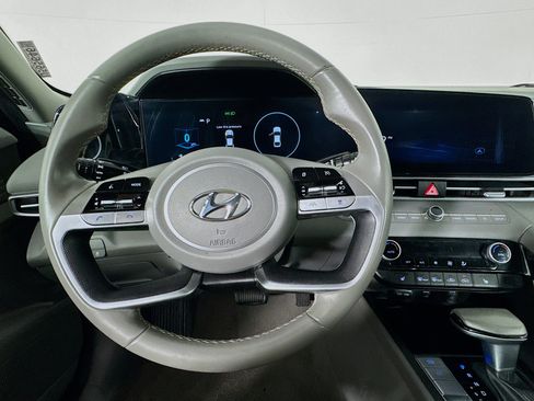 Used 2023 Hyundai Elantra SEL w/ Convenience Package FWD image 11
