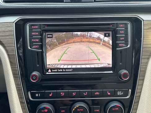 Used 2018 Volkswagen Passat 2.0T SE image 10