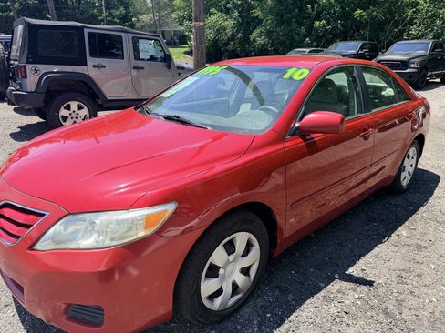 Used 2010 Toyota Camry LE FWD image 5