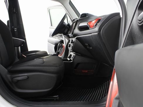 Used 2023 Jeep Renegade Trailhawk image 19