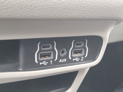 Certified 2024 Chrysler Pacifica Touring-L FWD image 29