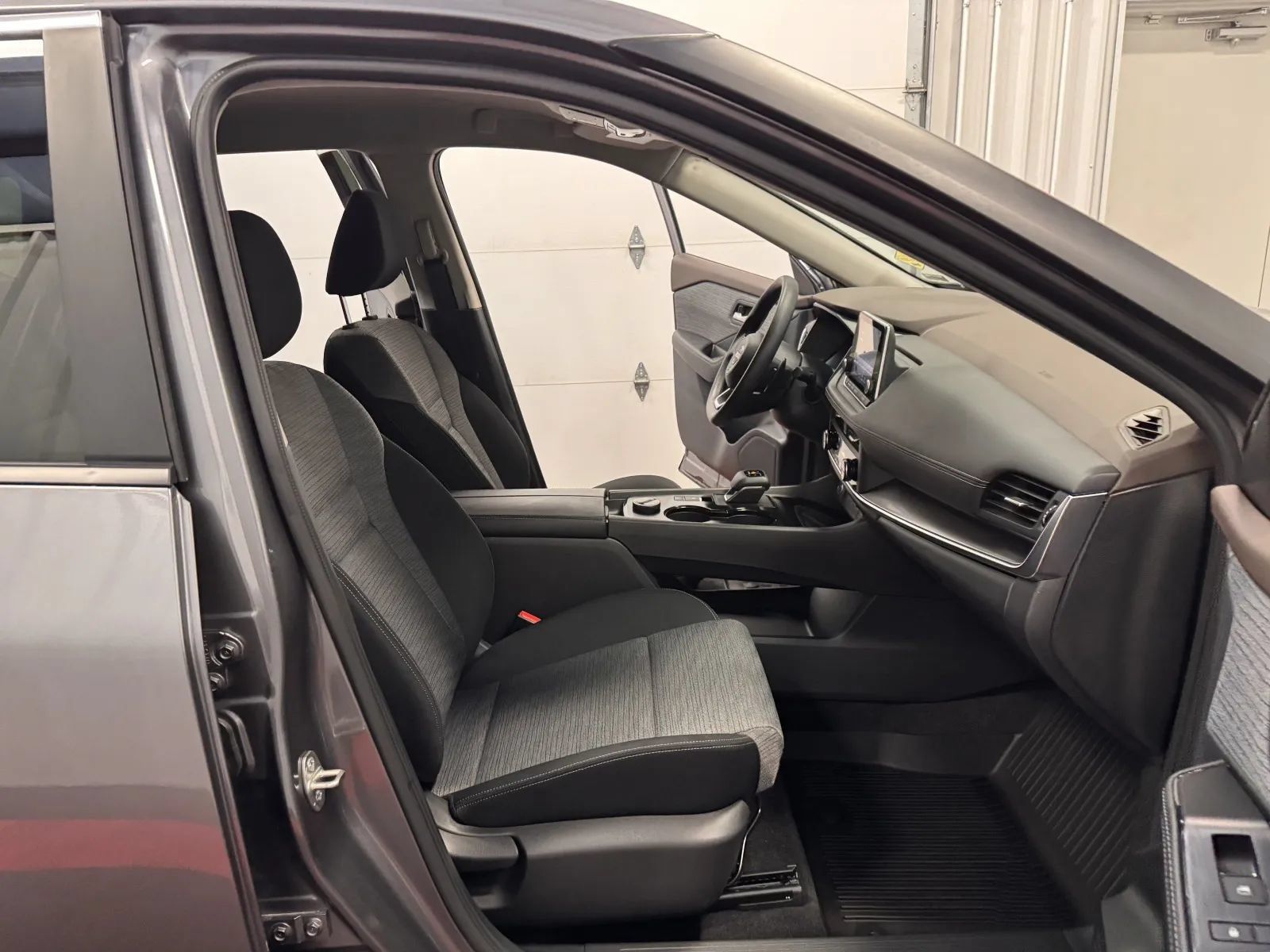 Used 2023 Nissan Rogue SV AWD/4WD image 41