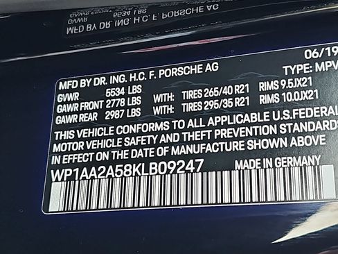 Used 2019 Porsche Macan AWD/4WD image 43