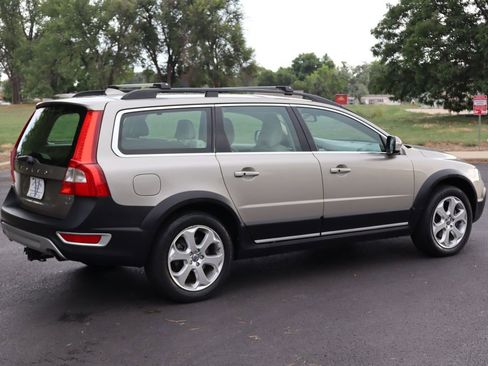 Used 2011 Volvo XC70 T6 image 4