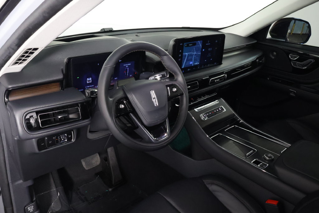 Used 2025 Lincoln Aviator Reserve AWD/4WD image 7