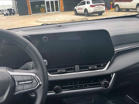 Used 2026 Chevrolet Equinox LT FWD image 6