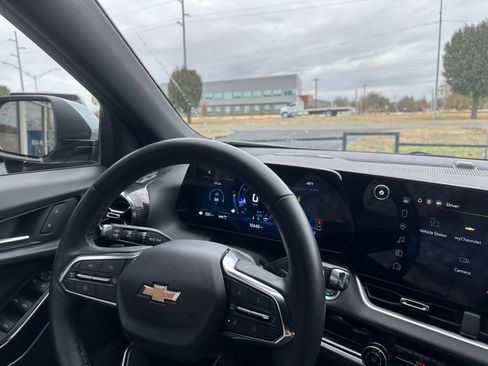 Used 2025 Chevrolet Equinox LT image 33