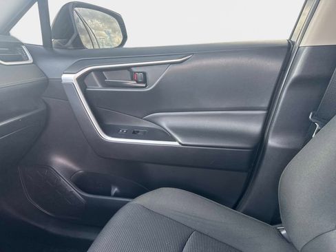 Used 2021 Toyota RAV4 LE image 20