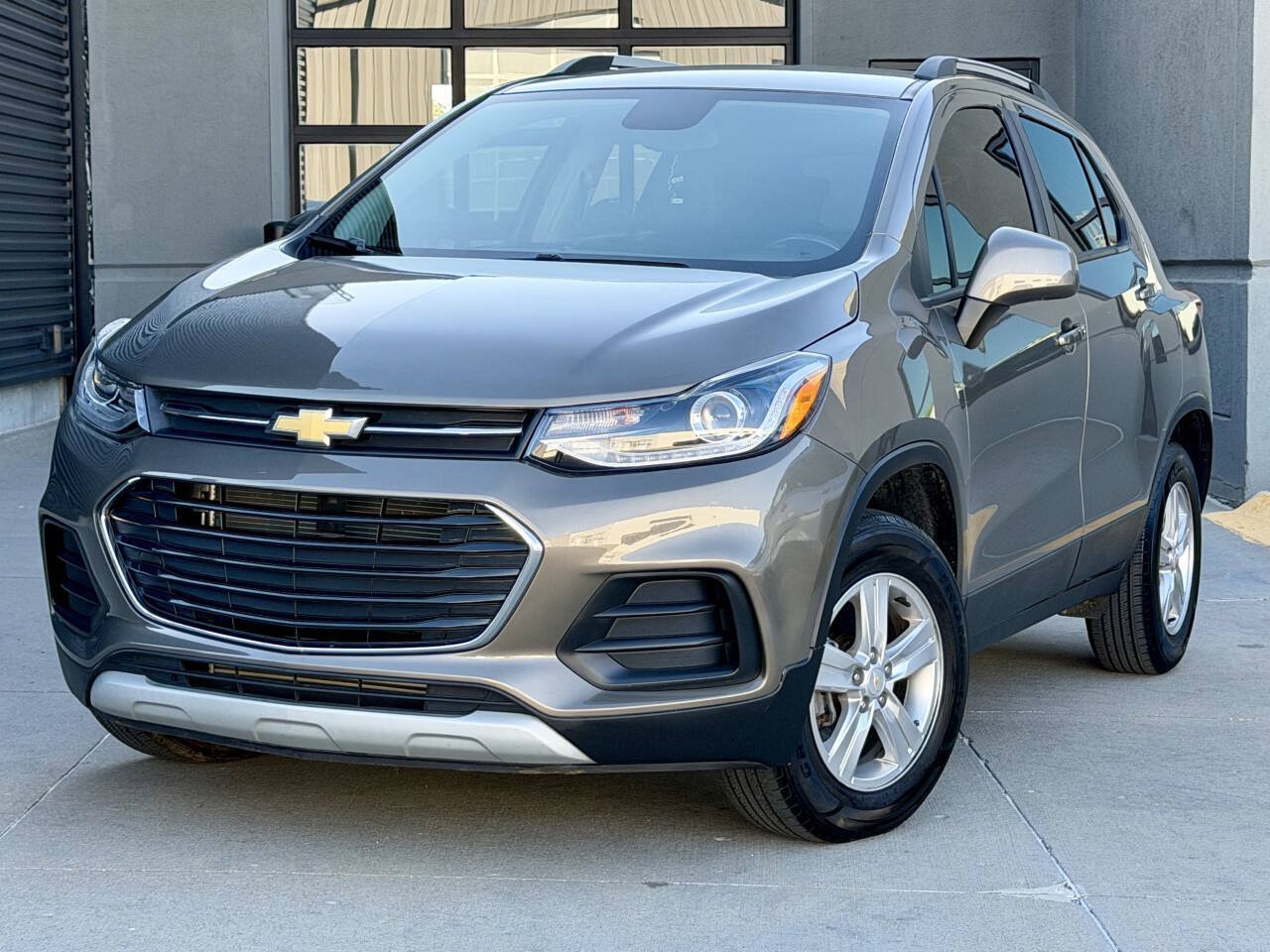 Used 2022 Chevrolet Trax LT w/ Driver Confidence Package AWD/4WD image 3