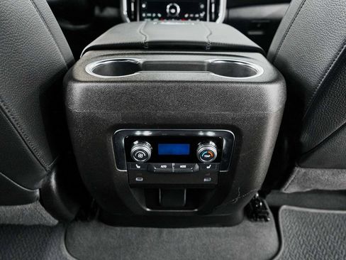 Used 2025 GMC Yukon XL Denali image 34