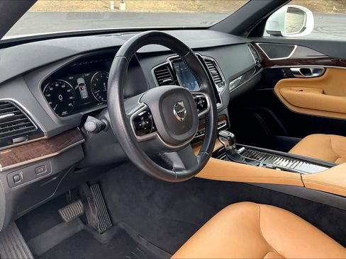 Used 2018 Volvo XC90 T6 Momentum w/ Convenience Package image 17