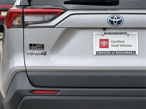 Certified 2021 Toyota RAV4 XLE image 5