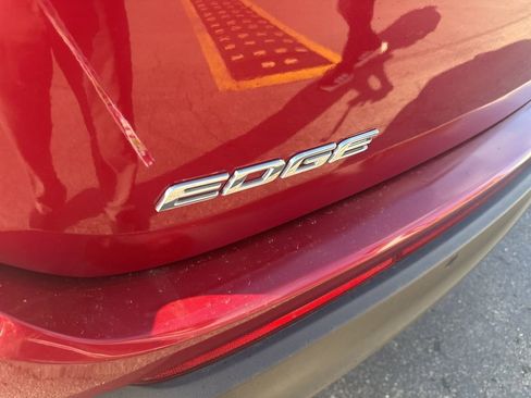 Used 2018 Ford Edge Titanium w/ Equipment Group 301A image 8