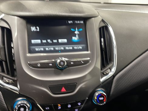 Used 2018 Chevrolet Cruze LT FWD image 8