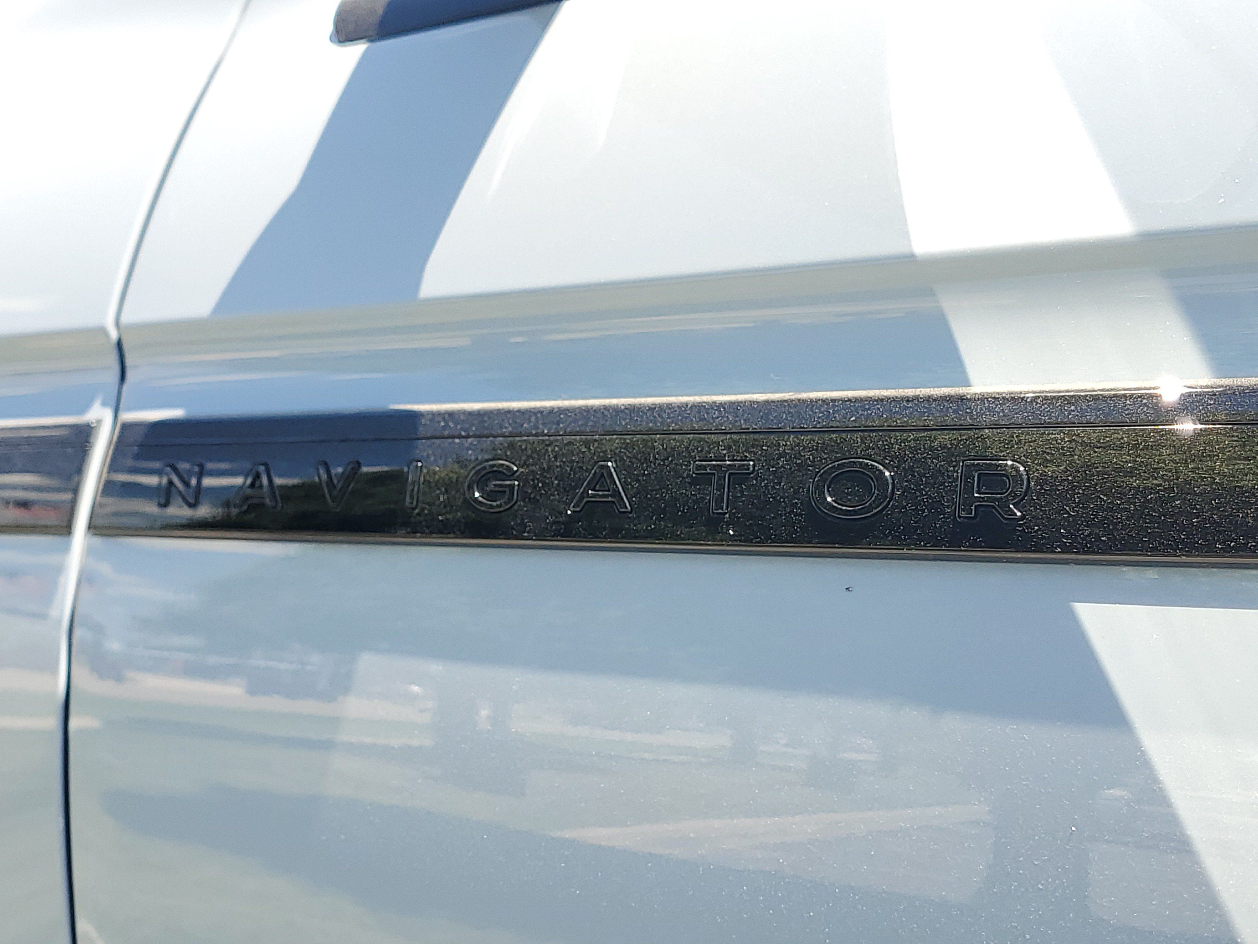 New 2026 Lincoln Navigator Reserve w/ Jet Appearance Package AWD/4WD image 7