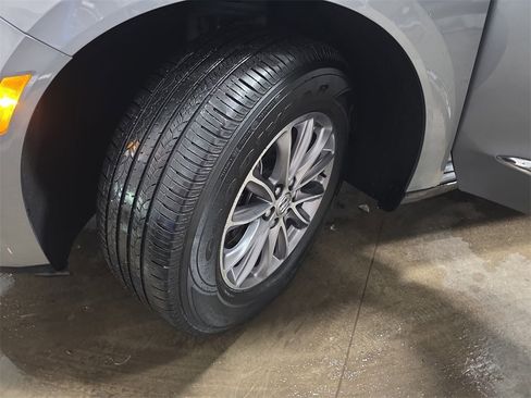 Certified 2023 Buick Enclave Essence image 36