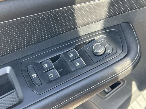 New 2026 Volkswagen Atlas SE FWD image 17