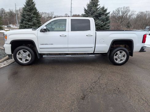 Used 2015 GMC Sierra 2500 Denali image 6