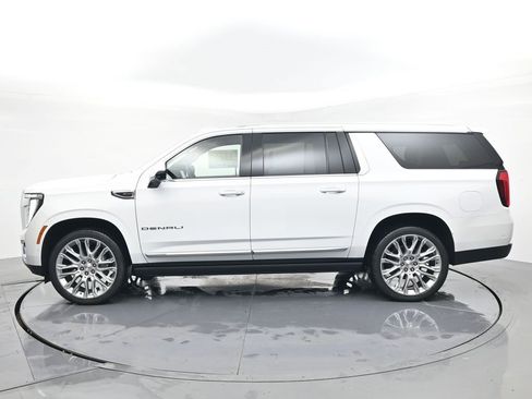 New 2025 GMC Yukon XL Denali w/ Denali Reserve Package image 3