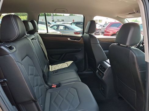 Used 2025 Volkswagen Atlas SE AWD/4WD image 15