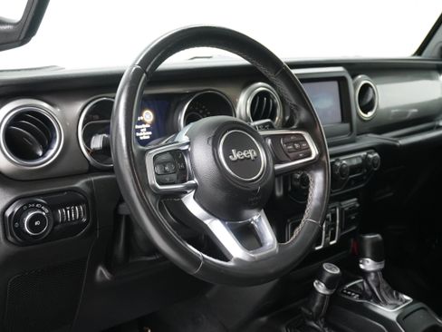 Used 2019 Jeep Wrangler Unlimited Sahara image 11