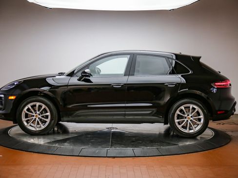Certified 2025 Porsche Macan AWD/4WD image 2