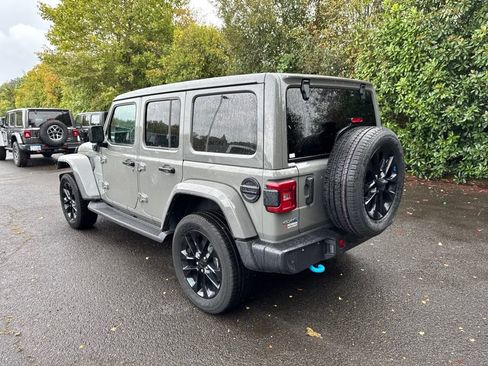 Used 2023 Jeep Wrangler Unlimited Sahara w/ Safety Group AWD/4WD image 7