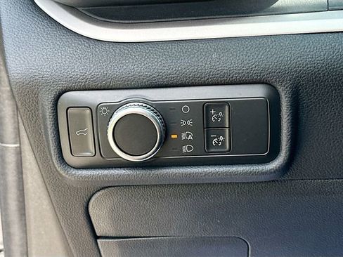 Used 2021 Ford Explorer XLT image 10