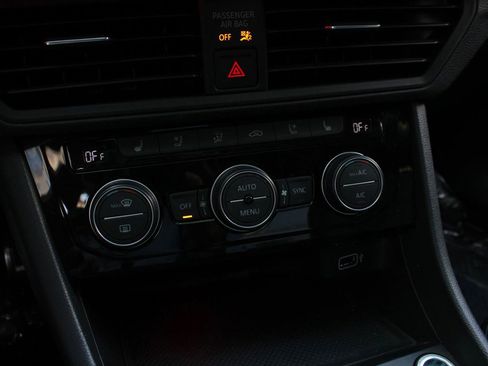 Used 2019 Volkswagen Jetta GLI Autobahn FWD image 30