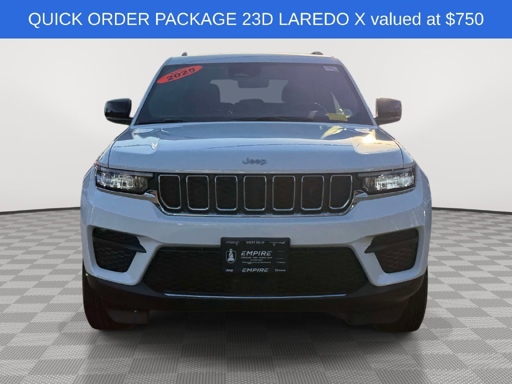 Used 2025 Jeep Grand Cherokee Laredo X w/ Luxury Tech Group I AWD/4WD image 2