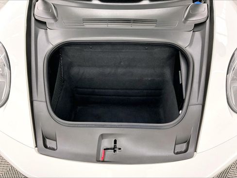 Used 2022 Porsche 911 Carrera RWD image 9