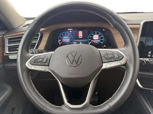 Used 2025 Volkswagen Atlas SE AWD/4WD image 12